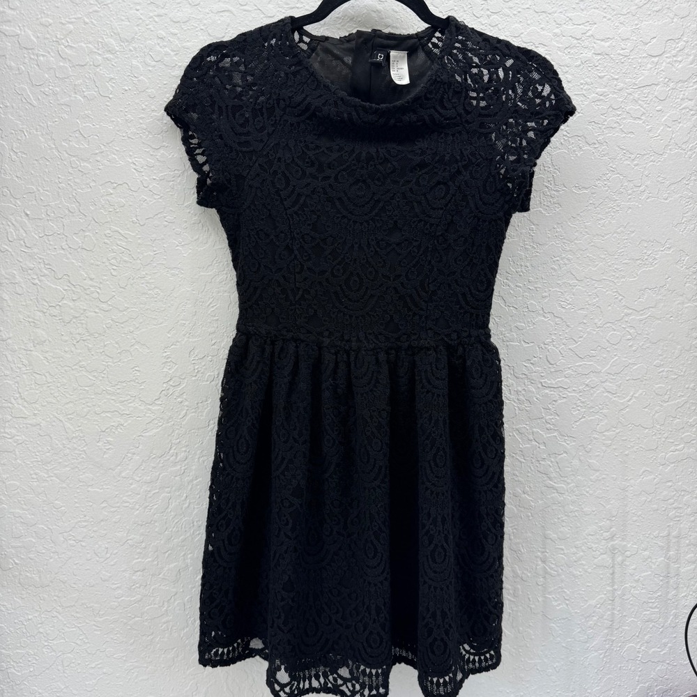 H&M Divided Women's 8 Black Lace Fit & Flare Short Sleeve Dress Party Classic - Picture 6 of 11